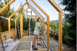 Postavte si skleník svojpomocne s našimi praktickými tipmi a tri Postavte si skleník svojpomocne s našimi praktickými tipmi a tri